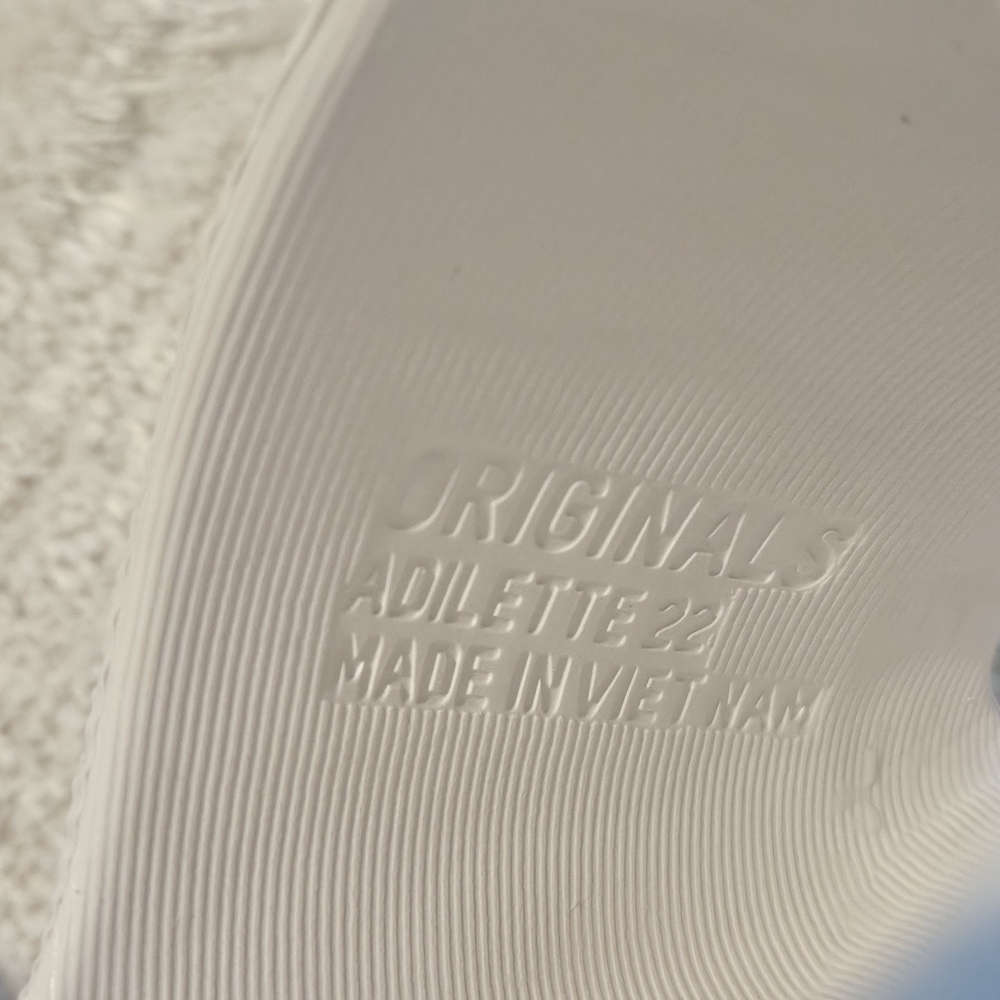 NEW Adidas Adilette 22 Women's Slides Size 8.5 White Minimalist Streetwear Avant - Picture 8 of 9